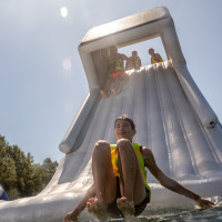 Où se baigner cet été ? 

En cette période estivale, pour un spot baignade et activités nautiques nous vous conseillons deux plans d'eau en Beaujolais :

Plan d'eau du Bordelan :
Ouverture de la plage surveillée à partir de ce samedi 27 juin jusqu'au 30 août.
Tout l'été, la ville vous propose aussi un planning sport et détente : aquagym, yoga, beach-volley...de quoi vous amuser et découvrir de nouvelles activités.
Calade Waterpark : relevez le défi sur ce parcours de structures gonflables, ou louez votre embarcation de kayak ou paddle. Le soir, profitez d'un moment convivial  pour animer vos soirées d'été ! 
Villefranche-sur-Saône ( tous les jours de 10h à 18h30 jusqu'au 30 août - entrée payante)

 Plan d'eau du Colombier :
Découvrez en plus de l'espace baignade un pôle loisirs avec : un aquaparc, des paddles, des kayaks, avec à l’entrée de la presqu’île et une guinguette.
Le lieu est desservi par le petit train touristique ( départ depuis le centre ville de Anse).
Anse ( tous les jour