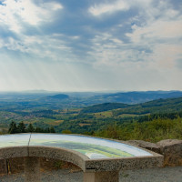 Bonne semaine en Beaujolais 

Sur les hauteurs, à Chiroubles, ce point de vue vous offre des paysages époustouflants sur les monts du Beaujolais  ! 

#beaujolais #gamay #chiroubles #rentrée #rando